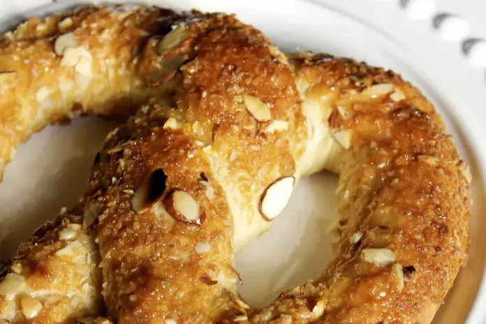 Крендель с миндалем