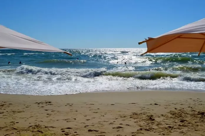 Курорт на Азовському морі Мелекіне