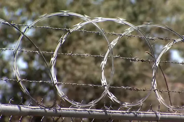 Типы монтажа колючей проволоки Егоза